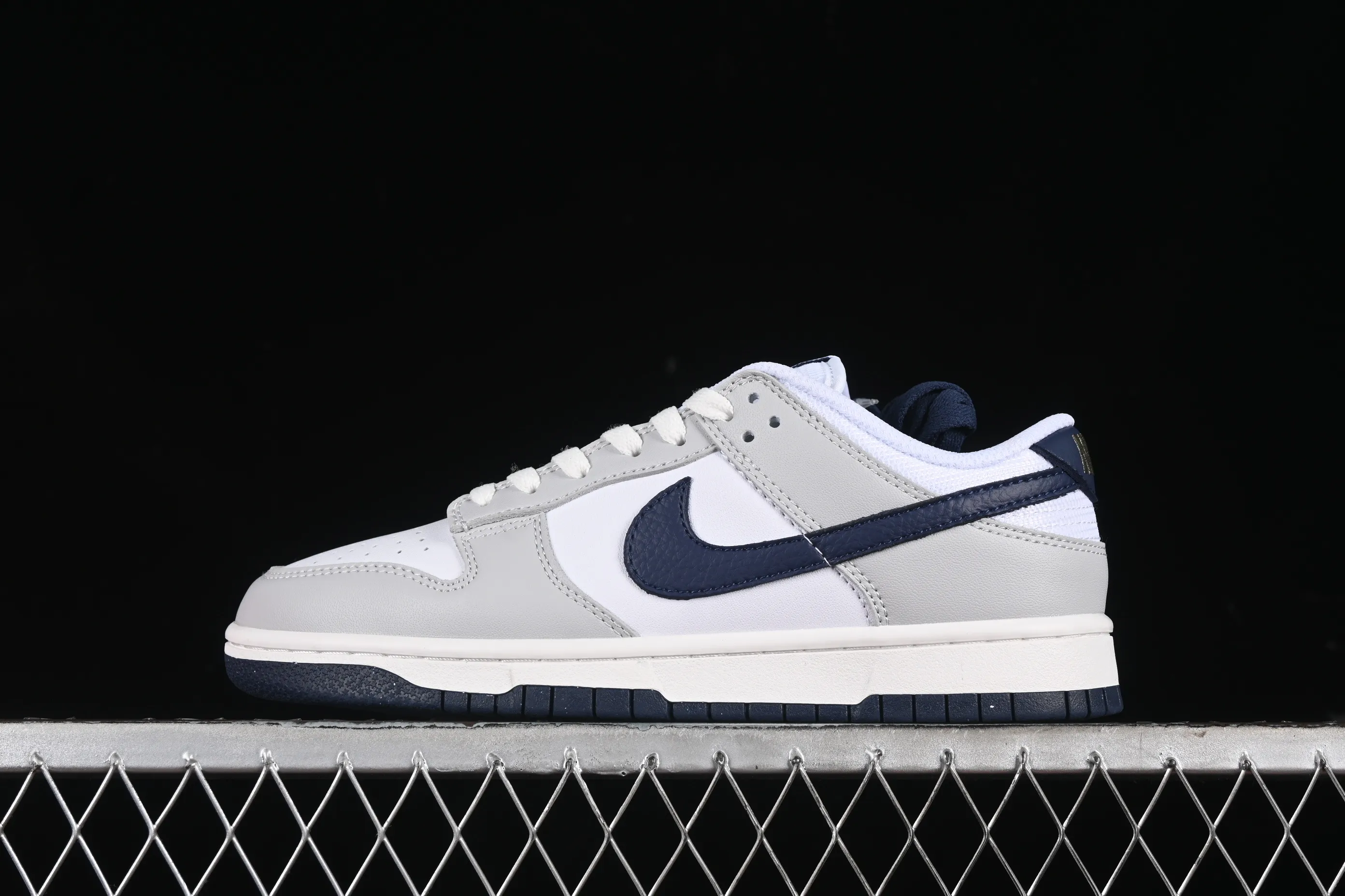 All categories Nk SB Dunk series Nk SB Dunk Low low-top sneakers Nk Dunk Low "Photon Dust" photon gray and white color SB low-top casual sneakers HF4299-001